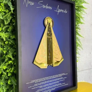 COMPRE 1 LEVE 2 - Quadro Nossa Senhora Aparecida 80x120cm — Alto Relevo Dourado com Oração | Moldura Premium